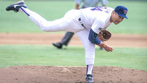 Nolan Ryan Leaning Throw Wallpaper