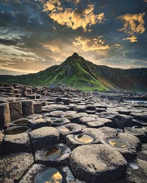 Northern Ireland Giant's Causeway Dark Thick Clouds Wallpaper