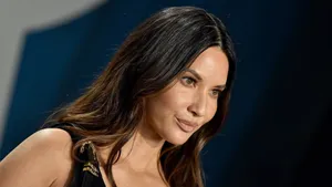 Olivia Munn Event Side Glance Wallpaper