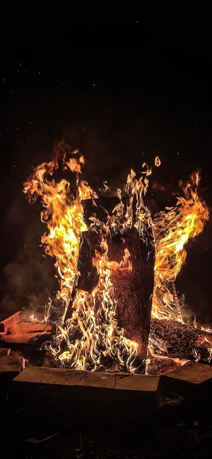 Oneplus 7 Pro Displaying Vibrant Bonfire Image Wallpaper