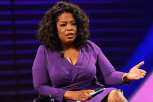 Oprah Winfrey Purple Dress Wallpaper
