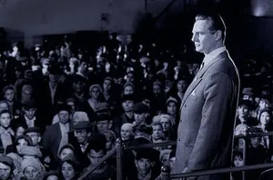 Oskar Schindler (liam Neeson) In Schindler's List Film. Wallpaper
