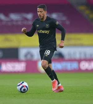 Pablo Fornals All Black Wallpaper