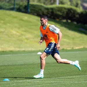 Pablo Fornals Orange Training Wallpaper