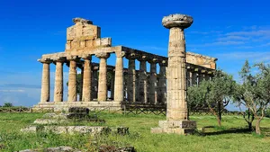 Paestum Tall Single Column Wallpaper