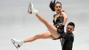 Pair Figure Skating Stellato-dudek And Deschamps 2022 Olympics Wallpaper