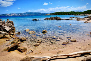 Palau Rocks In Crystal Waters Wallpaper