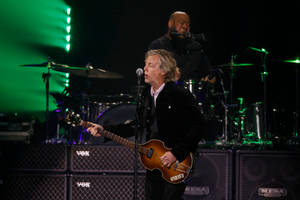 Paul Mccartney Green Lights Concert Wallpaper