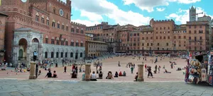 People At Piazza Del Campo In Siena Wallpaper
