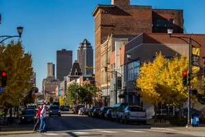 People Walking In Downtown Des Moines Iowa Wallpaper