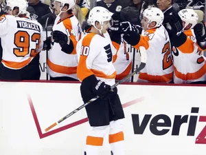 Philadelphia Flyers Brayden Schenn 10 Nhl Game 2015 Wallpaper
