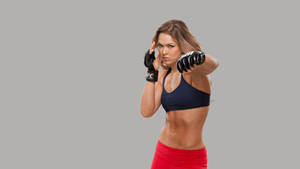 Powerful Athlete Ronda Rousey Wallpaper
