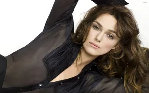 Pretty Actress Keira Knightley Posing Wallpaper