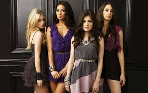 Pretty Little Liars Main Stars Wallpaper