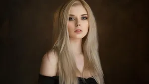 Pretty Teen Blonde Girl Wallpaper