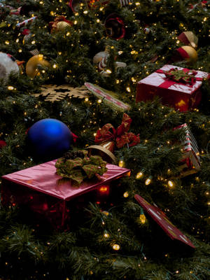 Preview Wallpaper New Year, Tree, Gifts, Decoration, Garland Wallpaper