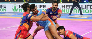 Pro Kabaddi Ankle Hold Wallpaper