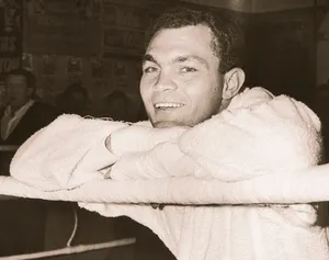 Professional Boxer Carlos Ortiz Ready For Action Wallpaper