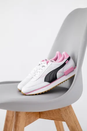 Puma Pink Rider Von Wallpaper