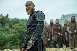 Ragnar Lothbrok 4k Vikings With People Behind Wallpaper