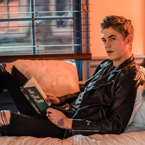Reading Hardin Scott Of The Film After Wallpaper