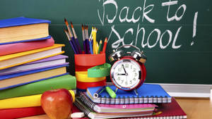 Realistic Back-to-school Background Wallpaper