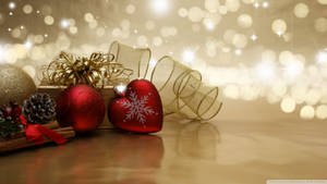 Red And Gold Christmas Ornaments Wallpaper