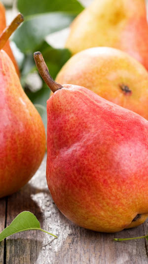 Reddish Pear Fruits Wallpaper