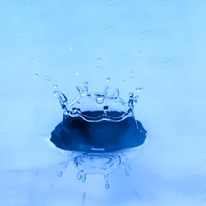 Refreshing Splash Of Water Wallpaper