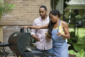 Regina King And Kevin Carroll In 'the Leftovers' Wallpaper