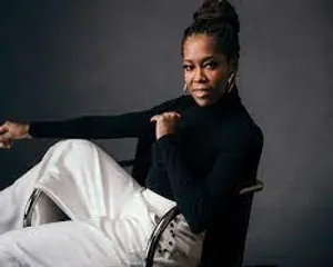 Regina King Black And White Outfit Wallpaper