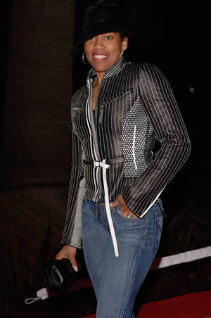 Regina King In Black Jacket And Jeans Wallpaper