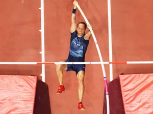 Renaud Lavillenie, French Pole Vault Athlete In Action Wallpaper
