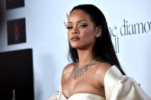 Rihanna Hd Press Event Necklace Wallpaper