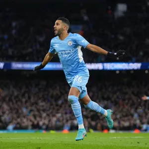 Riyad Mahrez Black Gloves Running Wallpaper