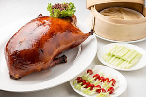 Roasted Peking Duck With Lettuce Wallpaper