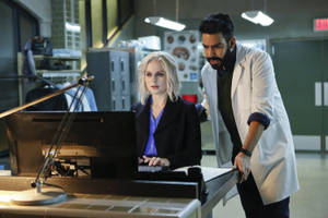 Rose Mciver And Rahul Kohli In Izombie Wallpaper