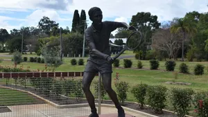 Roy Emerson Black Statue Wallpaper