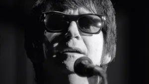 Roy Orbison Singer Songwriter Black And White Wallpaper