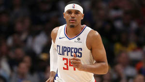 Running Tobias Harris Nba Player Clippers Wallpaper