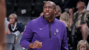 Sacramento Kings Coach Mike Brown Medium Angle Shot Wallpaper