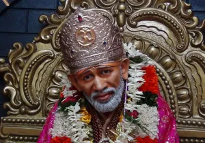 Sai Baba Pleasing Saint Staue 4k Wallpaper