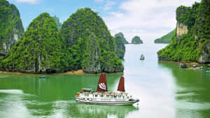 Sailing Cruise Ships In Halong Bay Wallpaper
