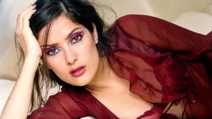 Salma Hayek Eye Shadow Wallpaper