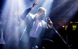 Salman Khan Singing On Stage Wallpaper