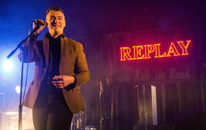 Sam Smith Onstage Replay 2013 Wallpaper