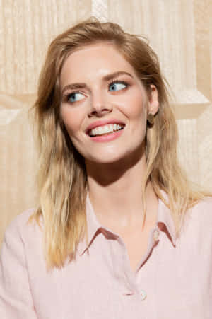 Samara Weaving Pink Blouse Smiling Wallpaper