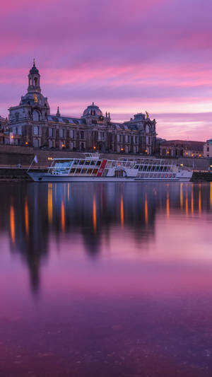 Samsung Galaxy S7 Edge City Pink Skies Wallpaper