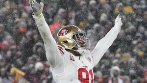 San Fransisco 49ers Arik Armstead Against Green Bay Packers Wallpaper