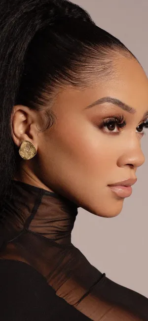 Saweetie Side Profile Wallpaper